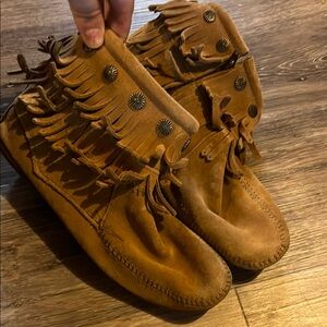 Minnetonka Tan Suede Moccasin Boots